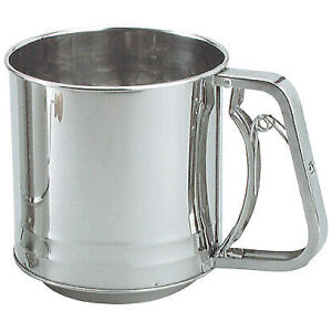 SIFTER FLOUR 5 CUP SQUEEZE HANDLE - CHEF INOX